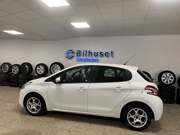 Peugeot 208 3 of 5
