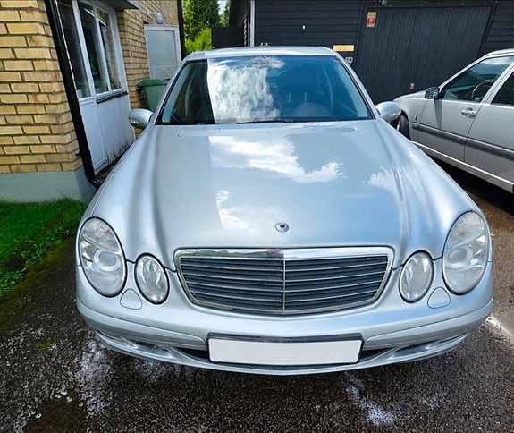 Mercedes-Benz E280 4 of 5