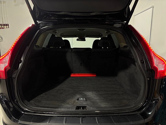 Volvo XC60 14 of 30