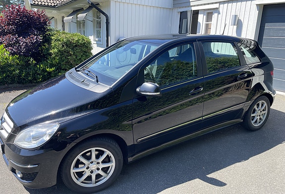 Mercedes-Benz B180 d 4 of 9