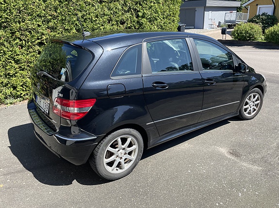 Mercedes-Benz B180 d 3 of 9