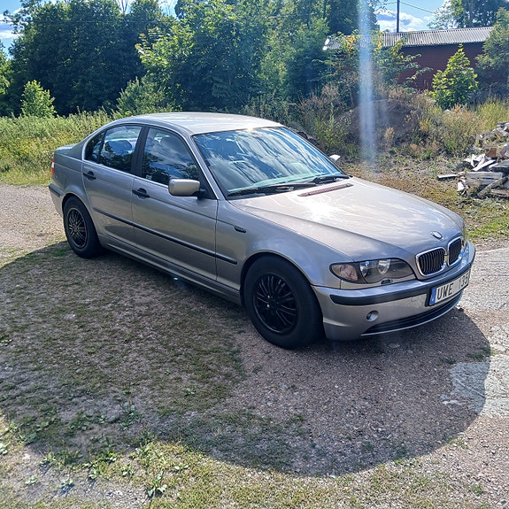 BMW 318i 2 of 5
