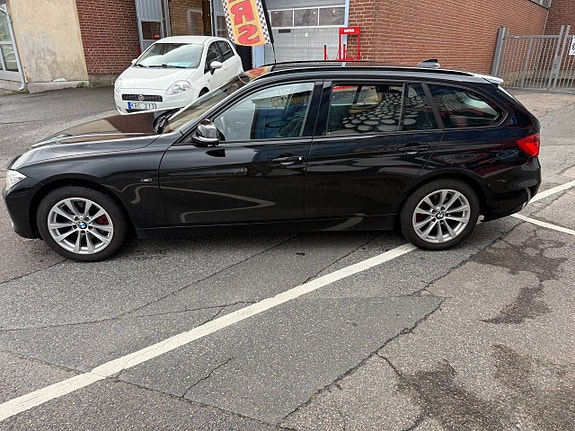 BMW 320d 3 of 5