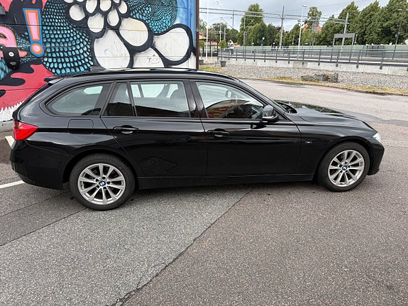 BMW 320d 4 of 5