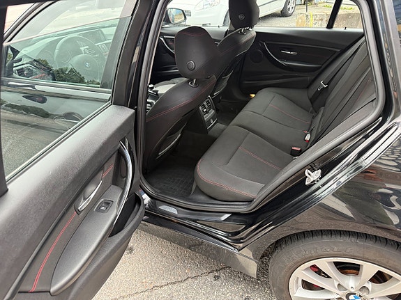 BMW 320d 12 of 15