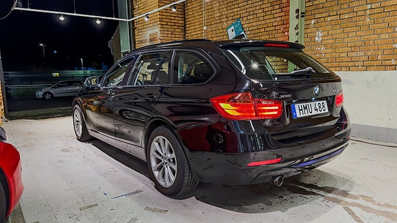 BMW 320d 3 of 11