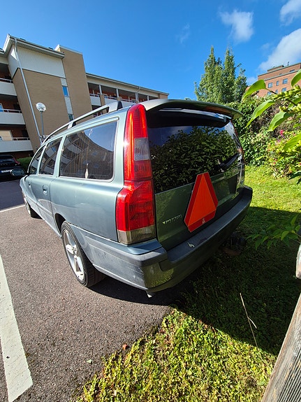 Volvo V70 4 of 5
