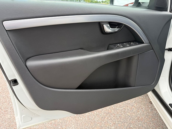Volvo V70 13 of 30
