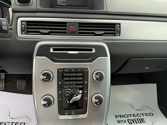 Volvo V70 8 of 30