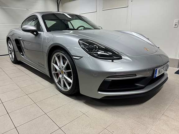 Porsche 718 Cayman GTS 2 of 5