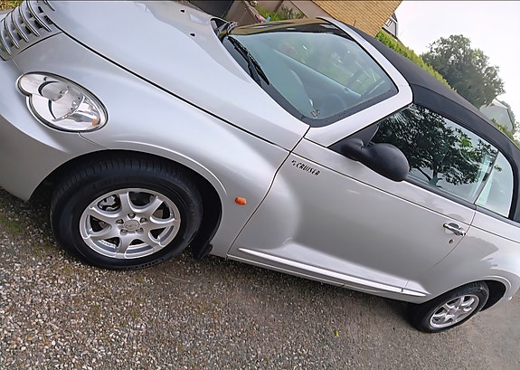 Chrysler PT Cruiser 2 of 5