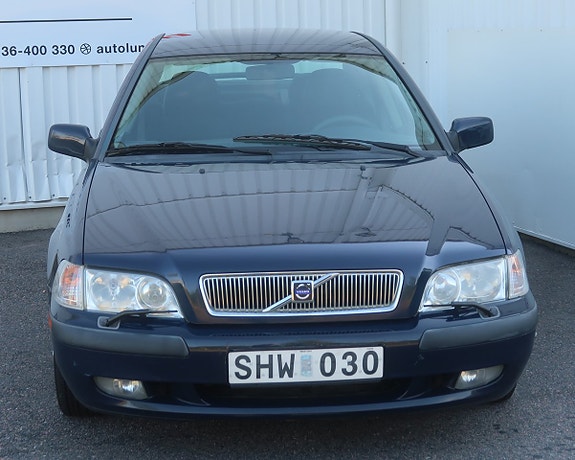 Volvo S40 2 of 5
