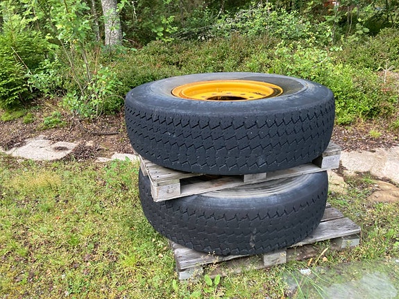 2st däck på fälg till väghyvel 14/00-24