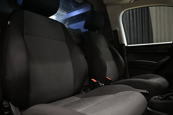 Volkswagen Caddy Maxi 27 of 30