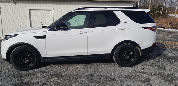 Land Rover Discovery 3 of 3