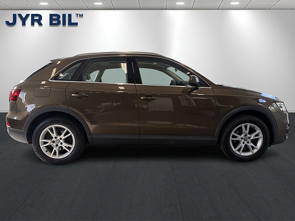 Audi Q3 2 of 21