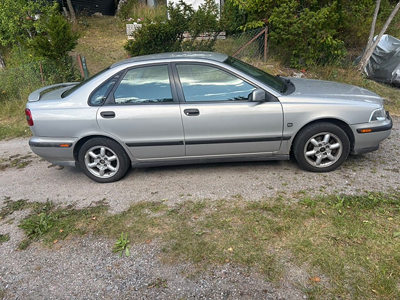 Volvo S40 2 of 5