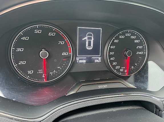Seat Arona 3 of 5