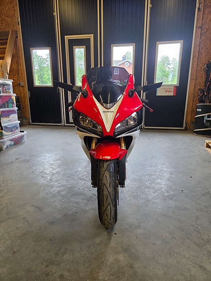 Honda CBR1000RR 3 of 7