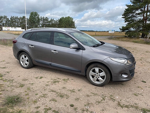 Renault Megane III 2 of 5