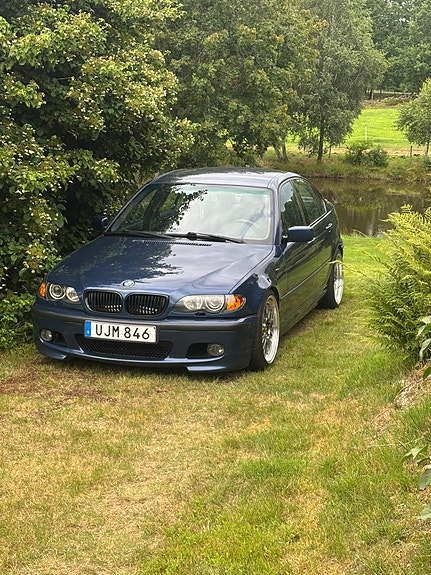 BMW 330i 2 of 3