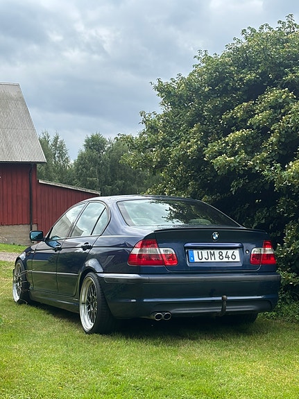 BMW 330i 3 of 3