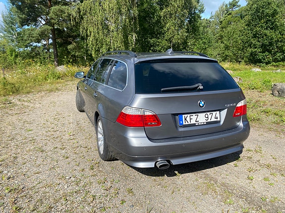 BMW 520i 3 of 5