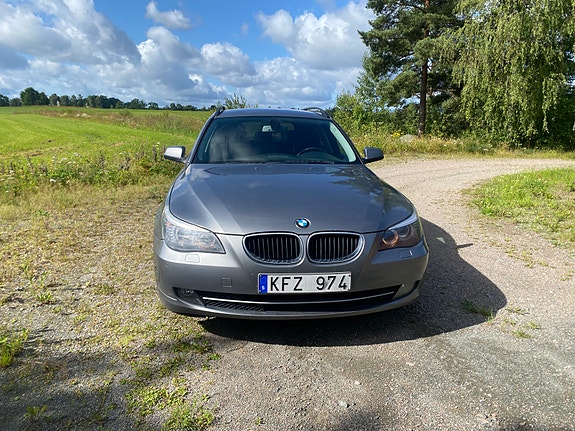 BMW 520i 4 of 5