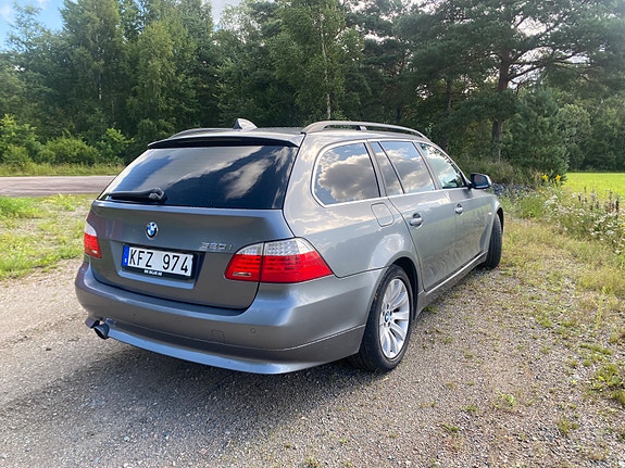 BMW 520i 2 of 5