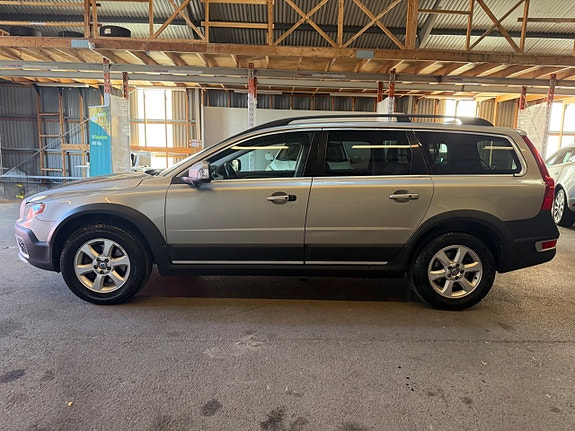 Volvo XC70 2 of 5
