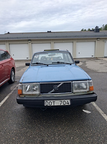 Volvo 244 3 of 5