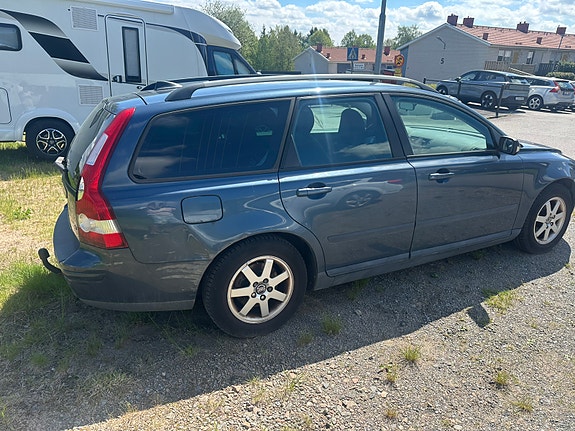 Volvo V50 2 of 5
