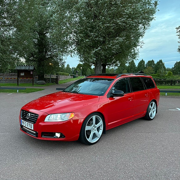 Volvo V70 2 of 5