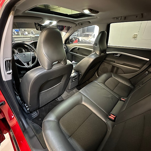 Volvo V70 4 of 5