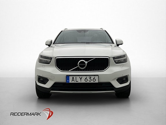 Volvo XC40 2 of 5