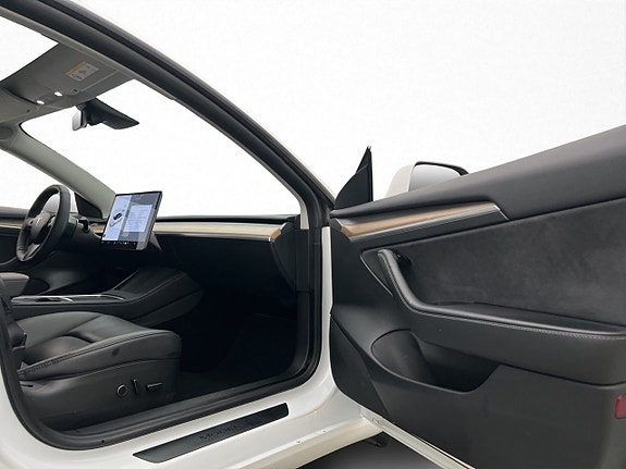 Tesla Model 3 14 of 30