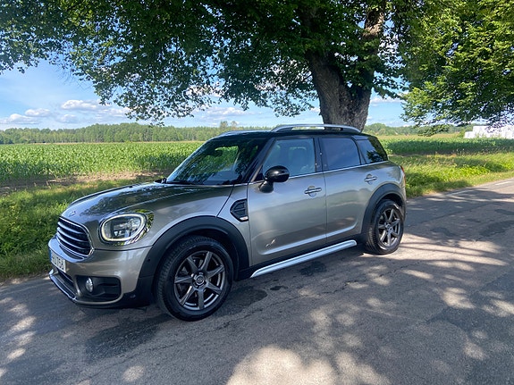 MINI Countryman Cooper D 2 of 5