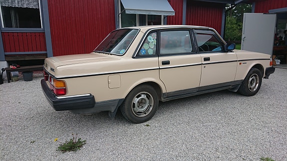 Volvo 240 2 of 3