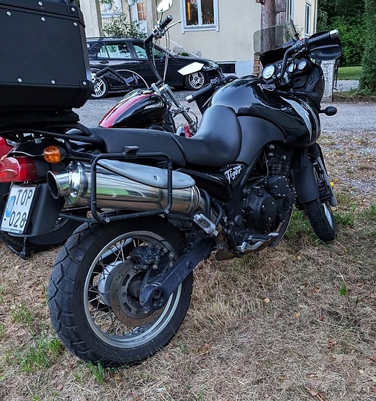 Triumph 955i 3 of 4