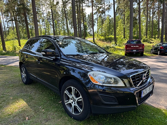 Volvo XC60 2 of 5