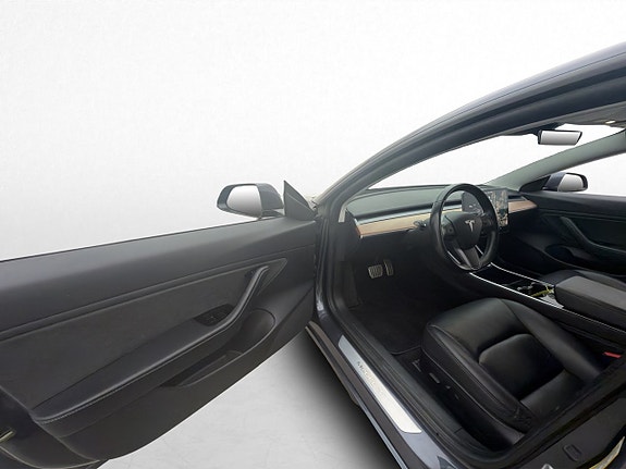 Tesla Model 3 9 of 30