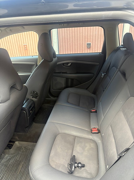 Volvo V70 3 of 5