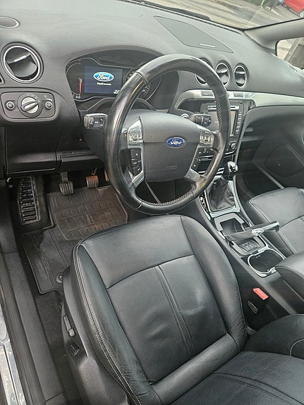Ford S-MAX 8 of 15