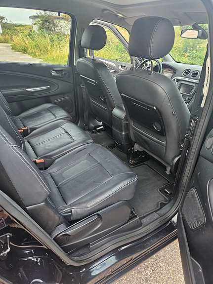 Ford S-MAX 12 of 15