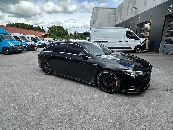 Mercedes-Benz CLA35 2 of 5