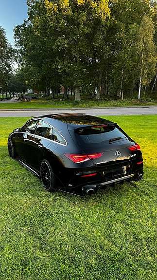 Mercedes-Benz CLA35 4 of 5