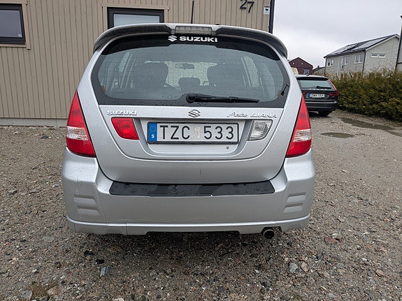 Suzuki Liana 4 of 5
