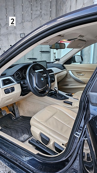 BMW 320d 3 of 4