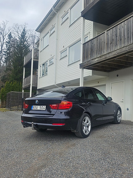 BMW 320d 2 of 4