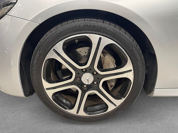 Mercedes-Benz E220 8 of 26